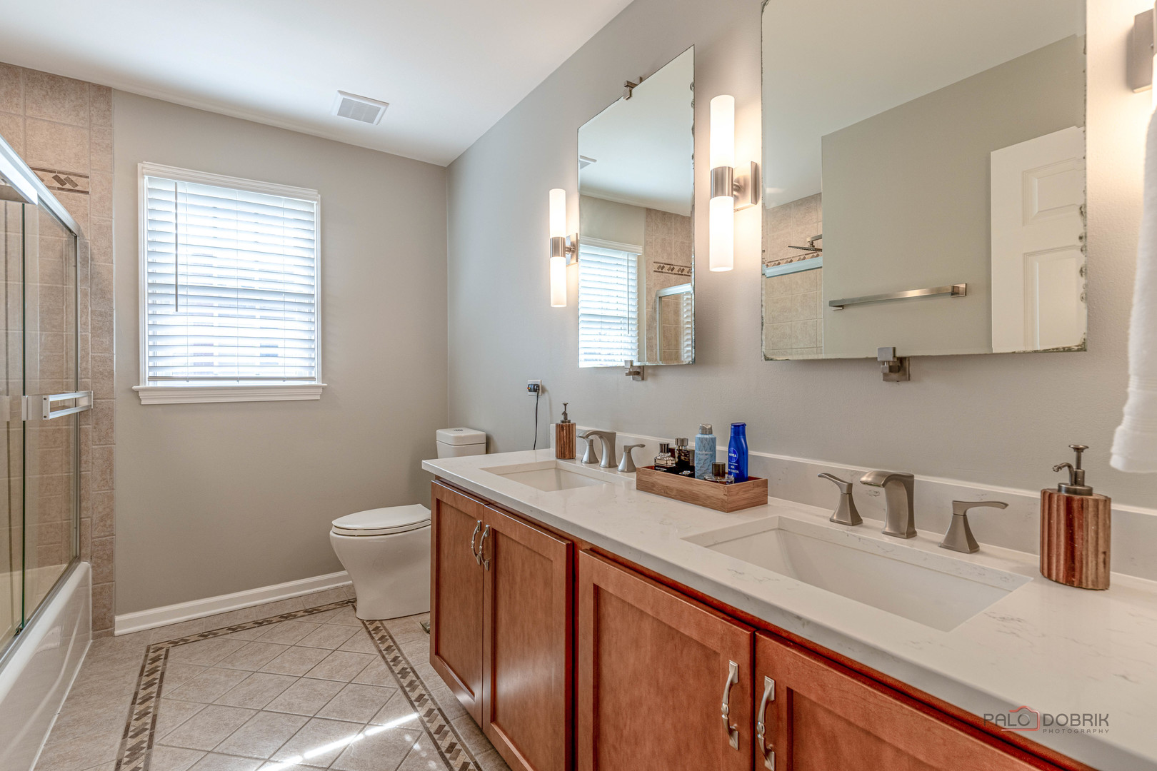 17 Tournament Drive, Hawthorn Woods, IL 60047