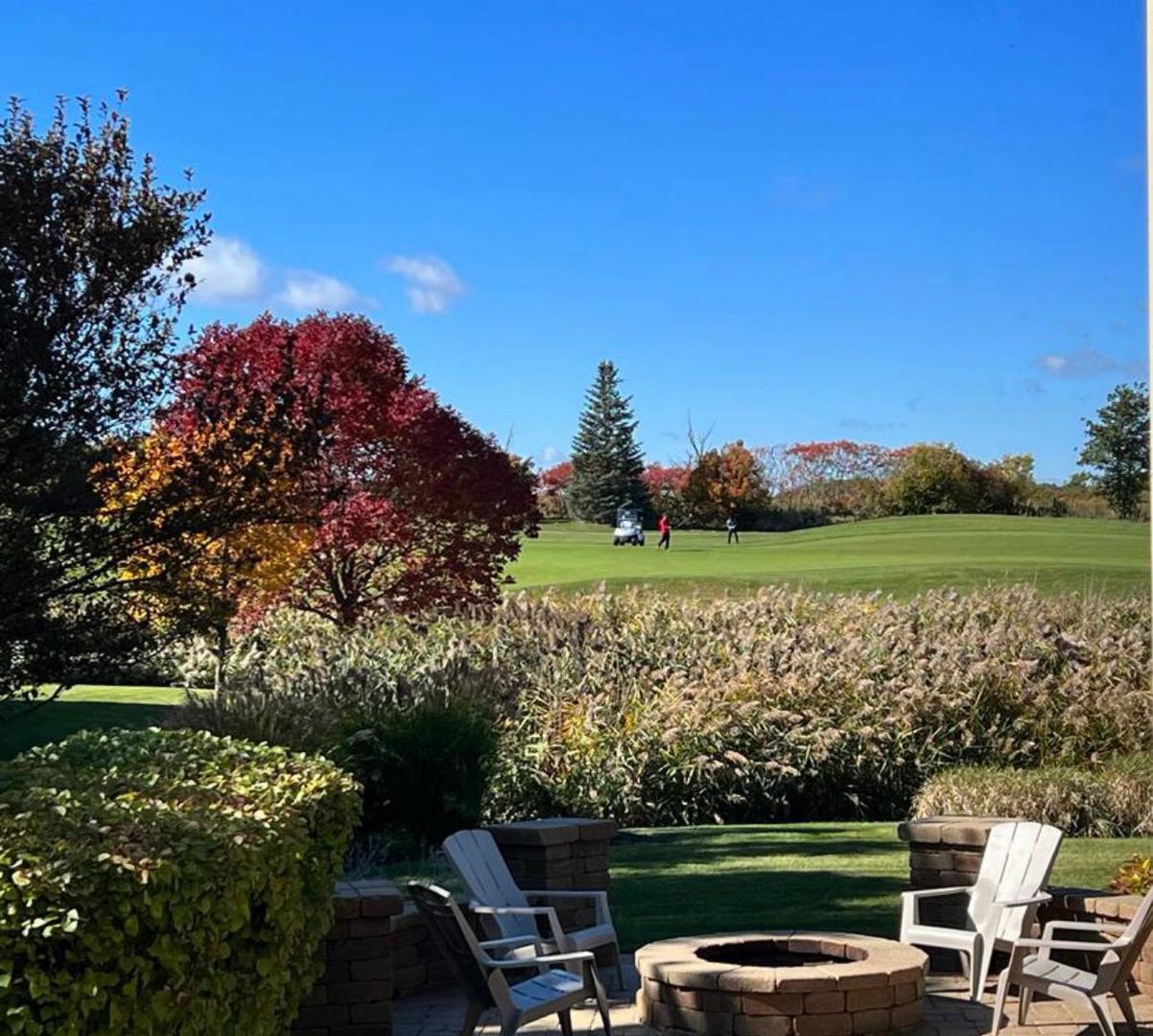 17 Tournament Drive, Hawthorn Woods, IL 60047