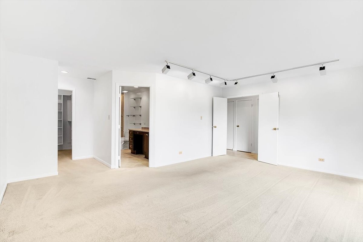 7131 N Caldwell Avenue #4S, Chicago, IL 60646