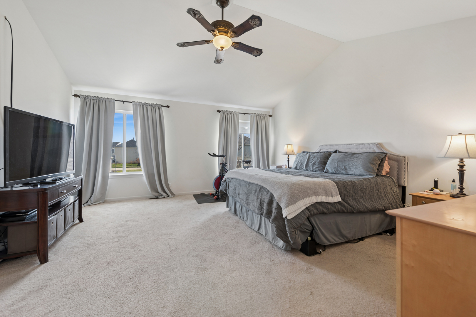 2108 Waterbury Drive, Joliet, IL 60431