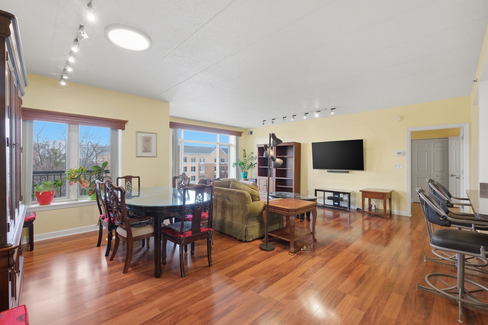 875 E 22nd Street #410, Lombard, IL 60148