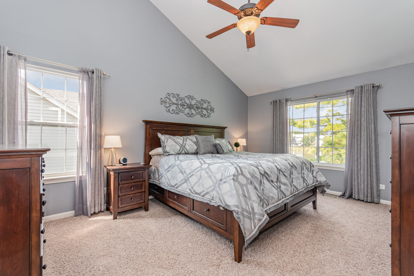 1024 N Camden Lane, South Elgin, IL 60177