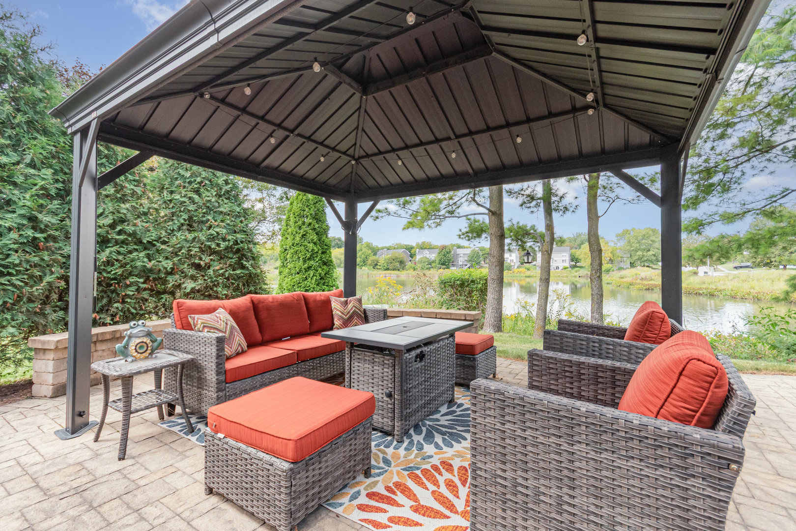 1024 N Camden Lane, South Elgin, IL 60177