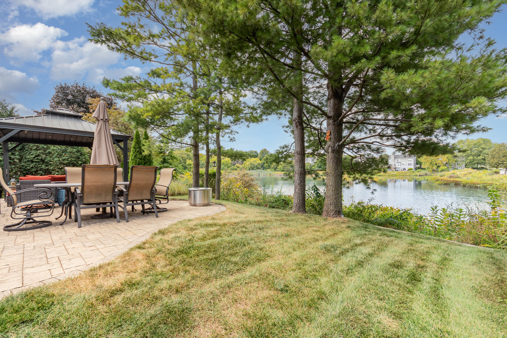 1024 N Camden Lane, South Elgin, IL 60177