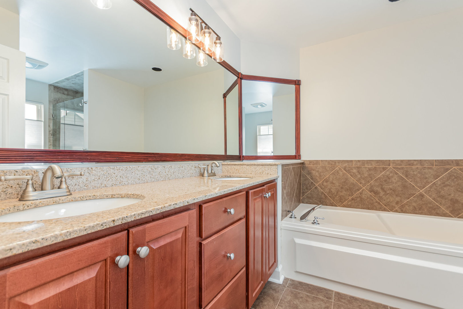 1024 N Camden Lane, South Elgin, IL 60177