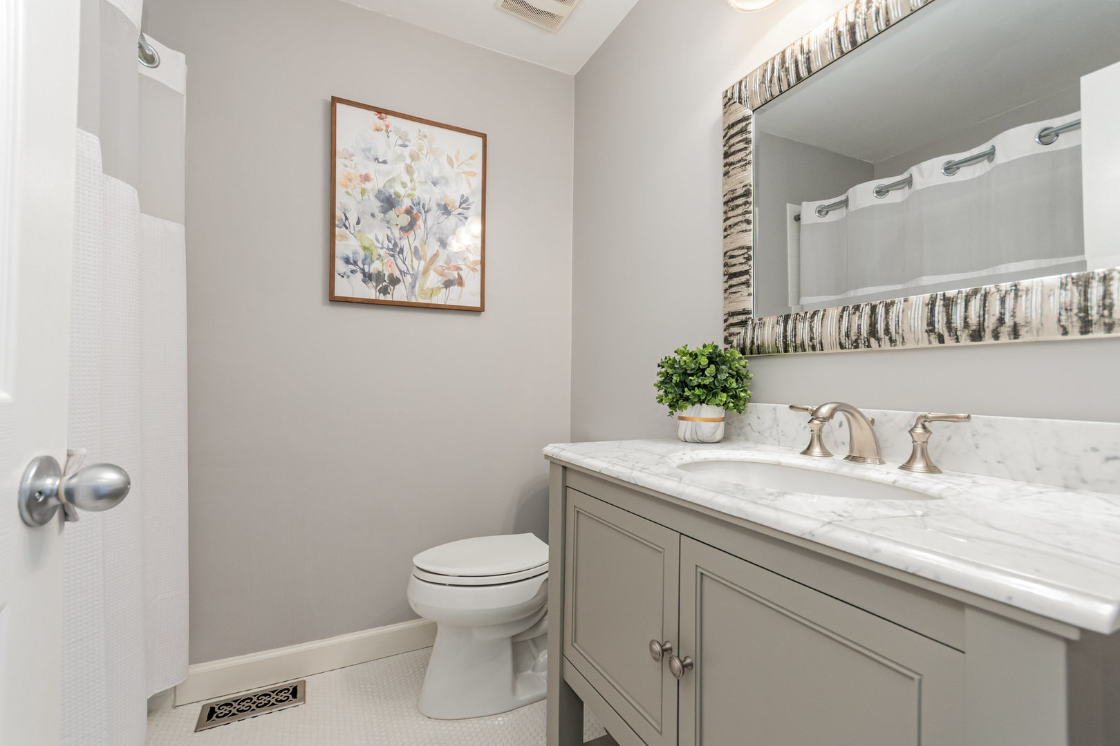 1024 N Camden Lane, South Elgin, IL 60177