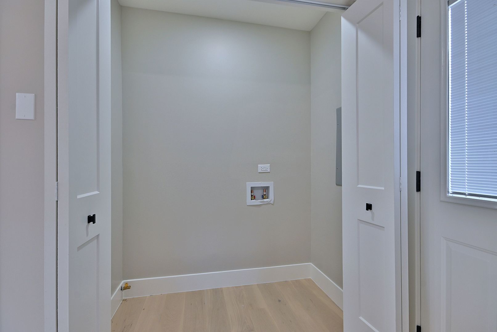 656 W Comstock Avenue, Elmhurst, IL 60126