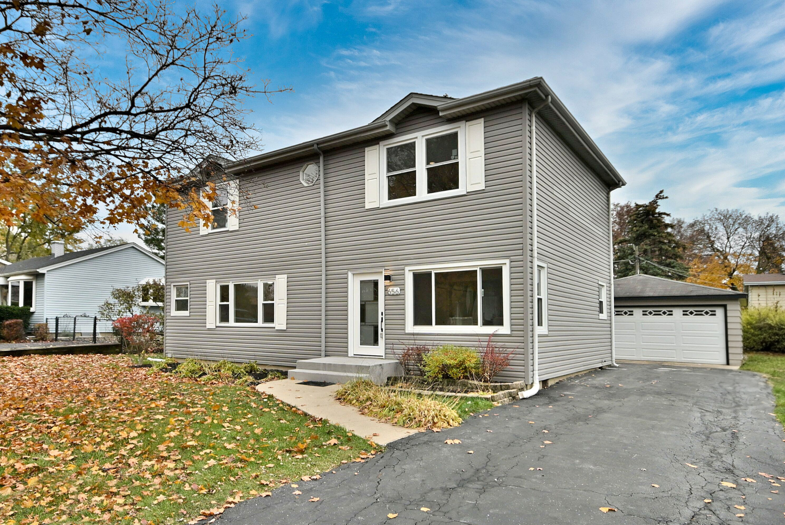 656 W Comstock Avenue, Elmhurst, IL 60126