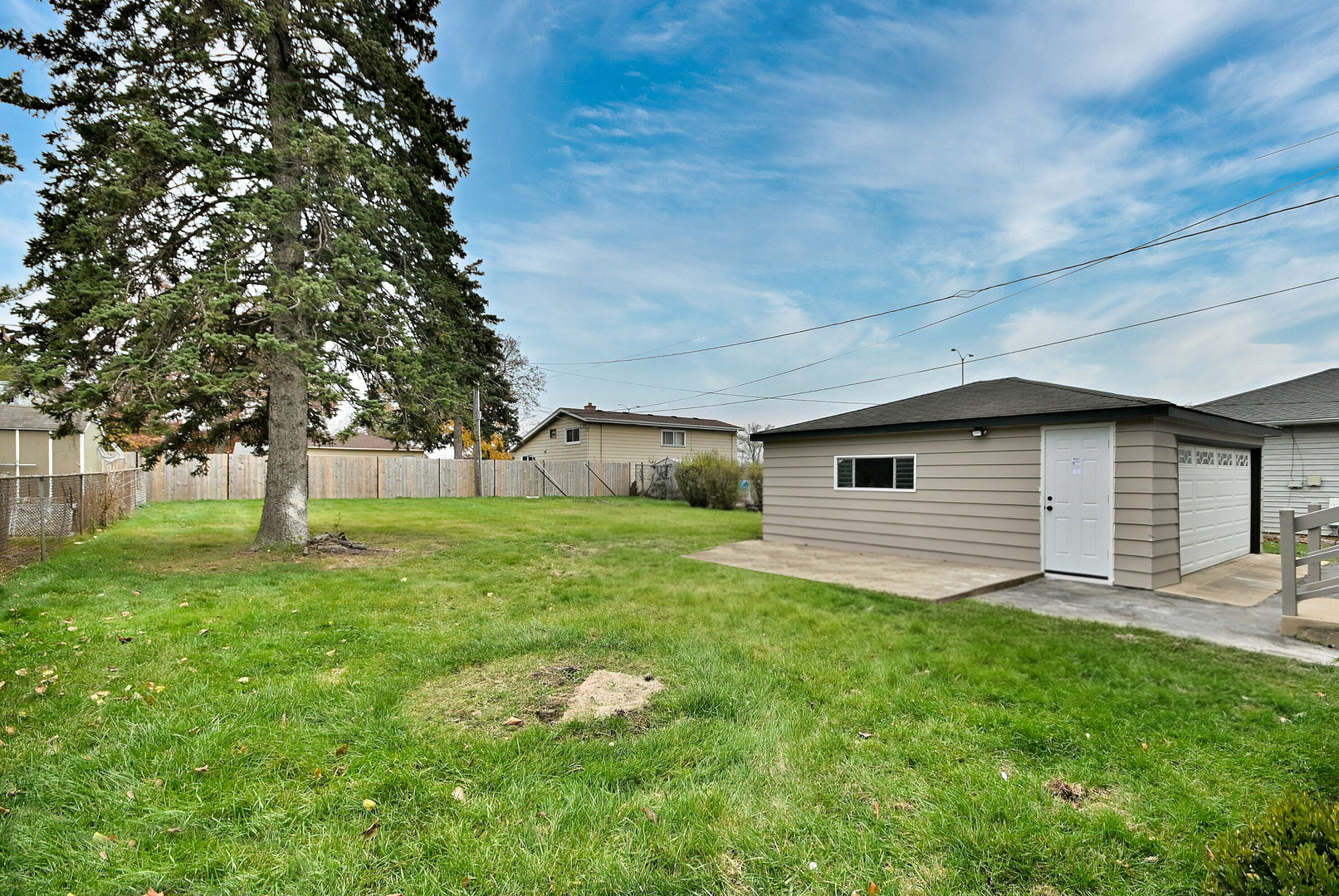 656 W Comstock Avenue, Elmhurst, IL 60126