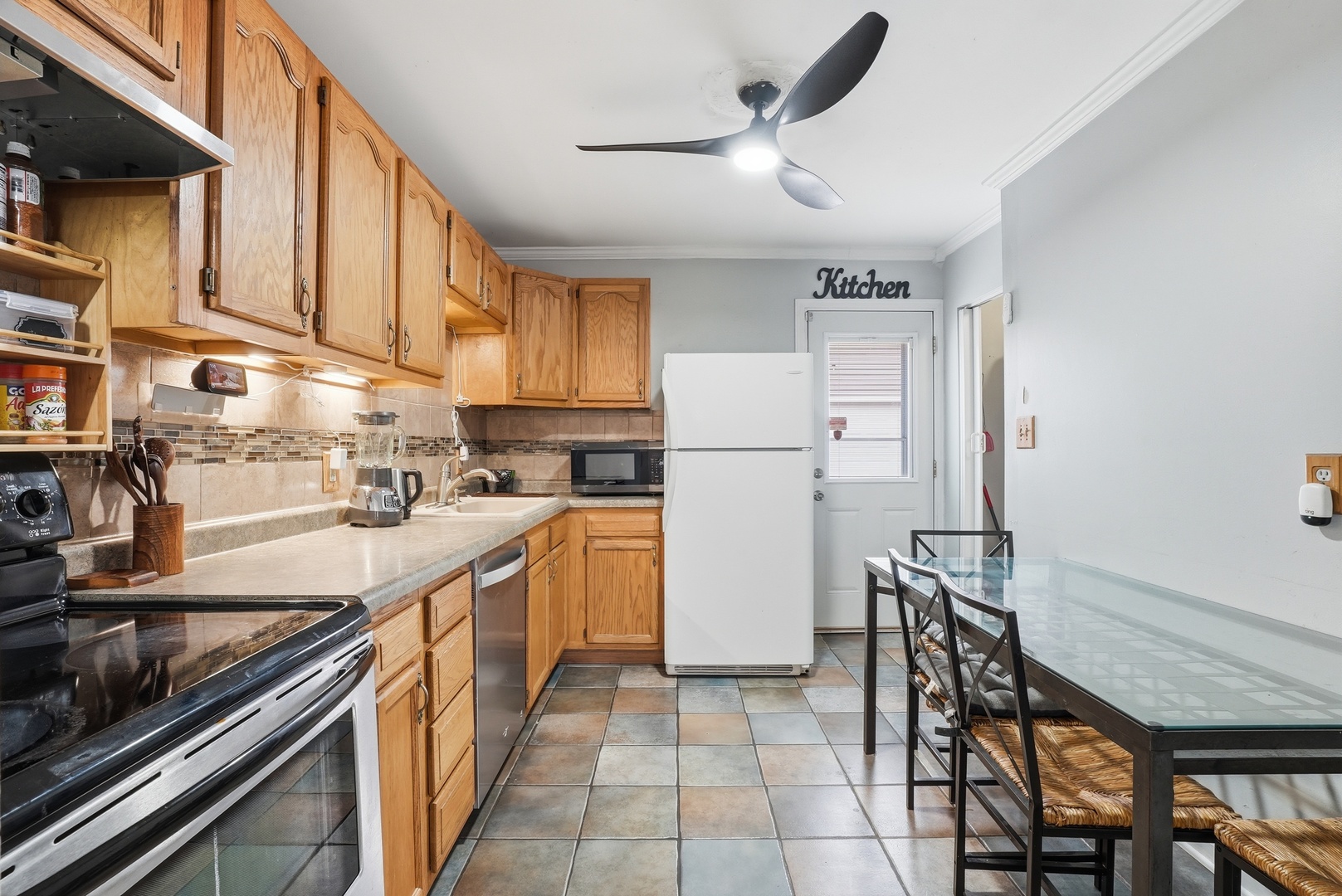 916 Barthelme Avenue, Joliet, IL 60435