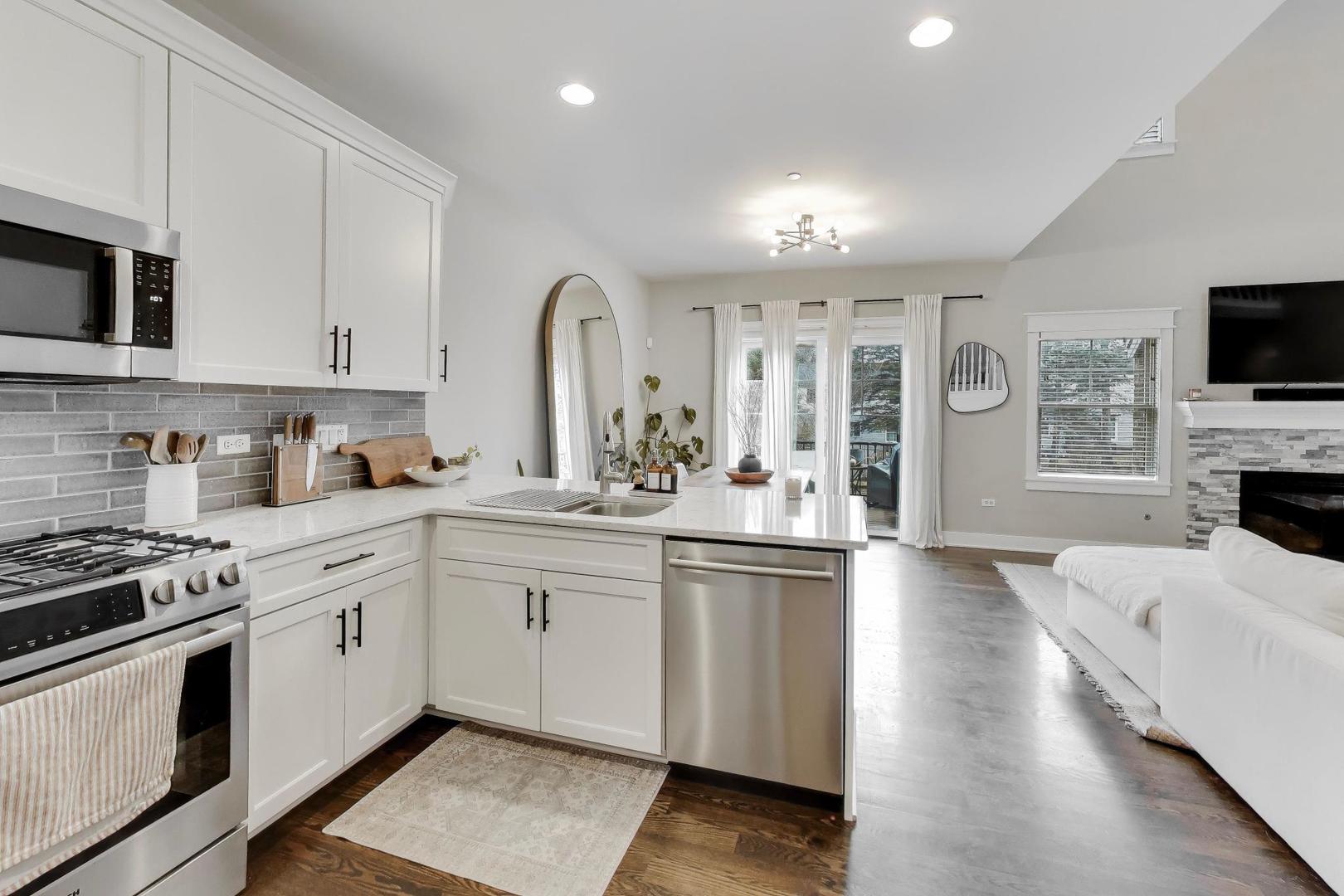 613 Bourbon Court, Naperville, IL 60565