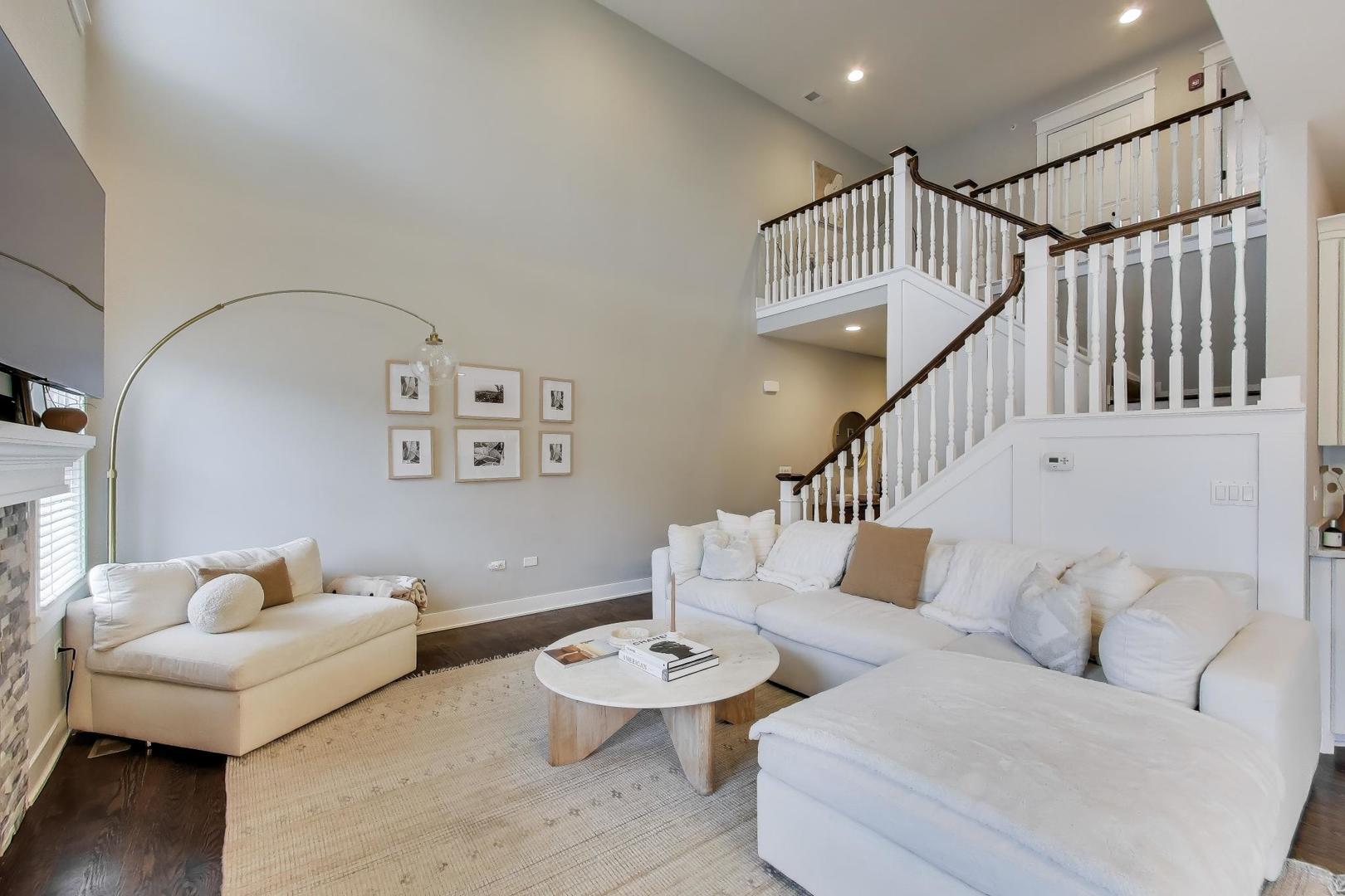 613 Bourbon Court, Naperville, IL 60565