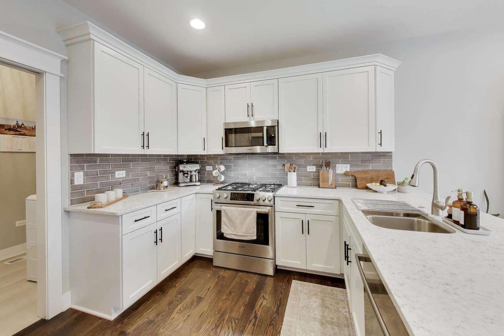 613 Bourbon Court, Naperville, IL 60565