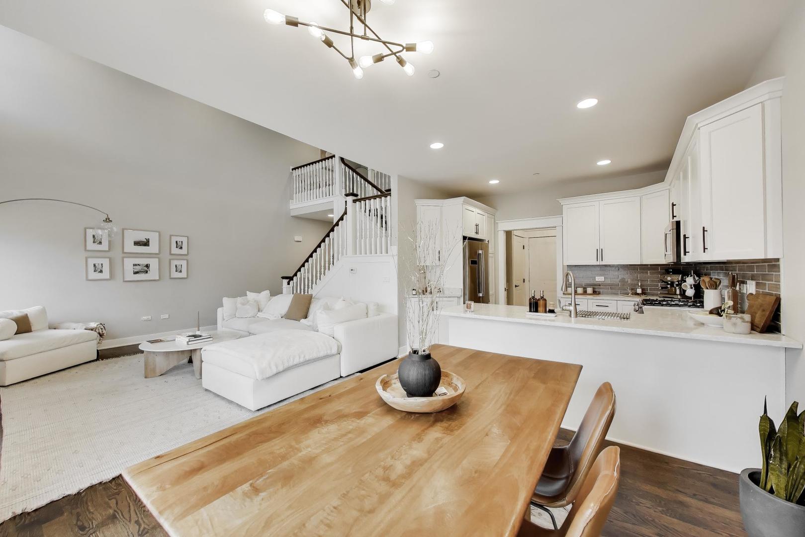 613 Bourbon Court, Naperville, IL 60565