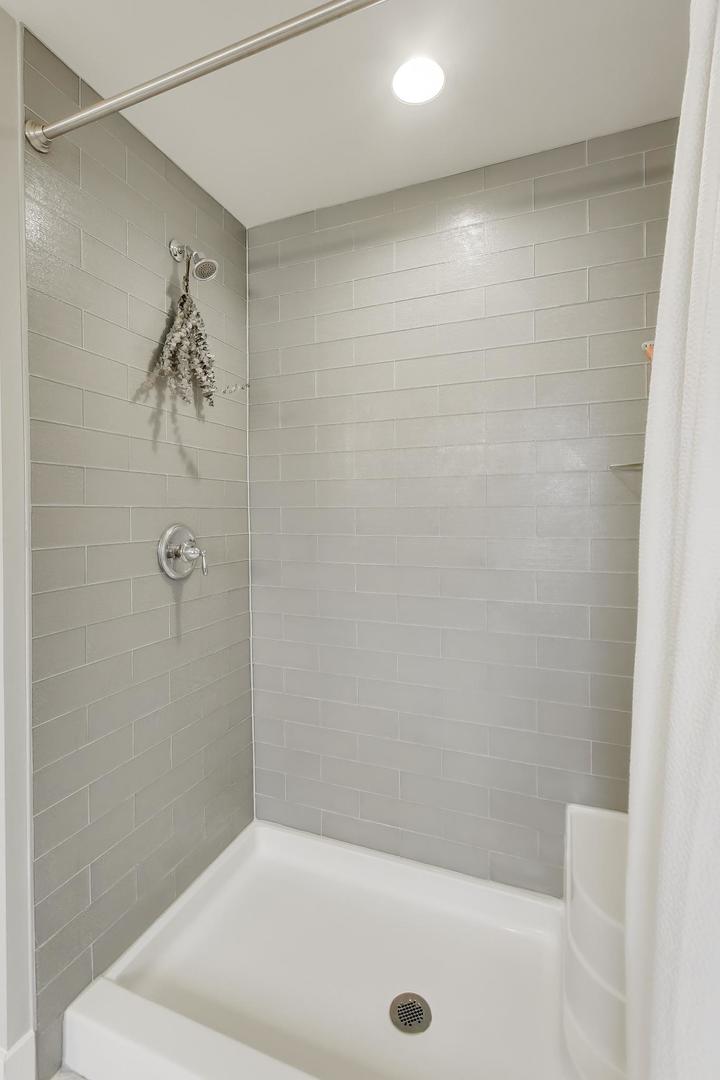 613 Bourbon Court, Naperville, IL 60565