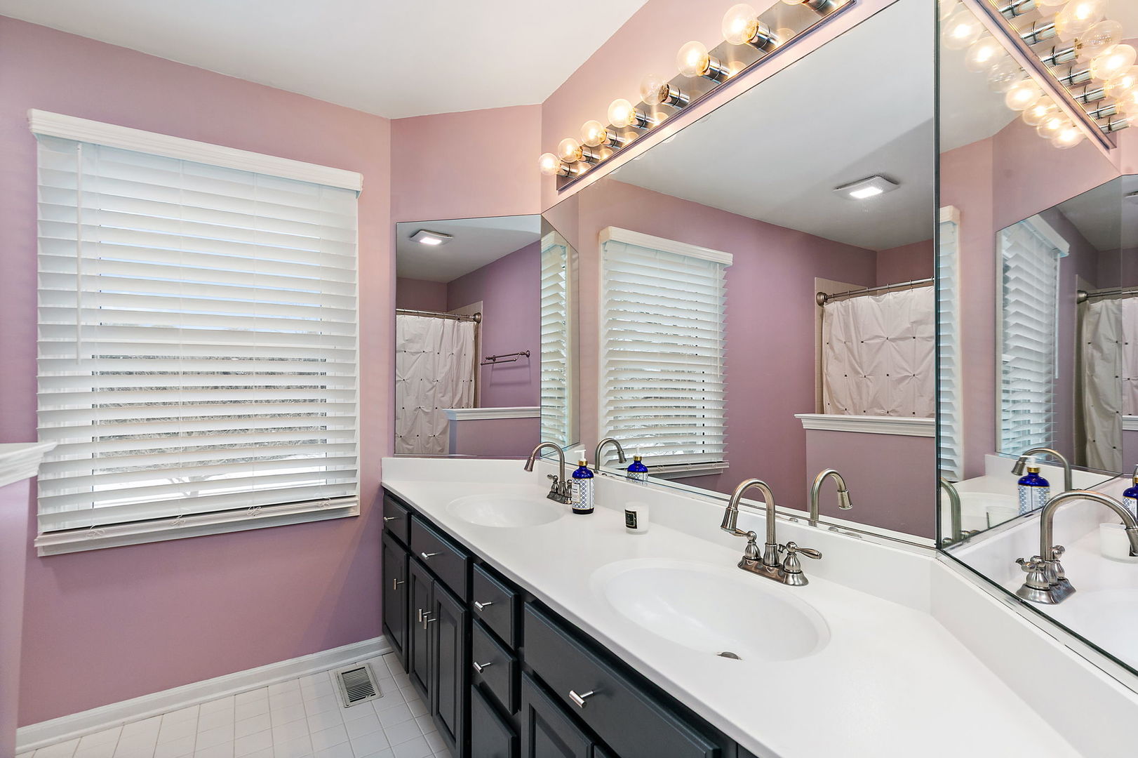 325 Stonegate Road, Algonquin, IL 60102