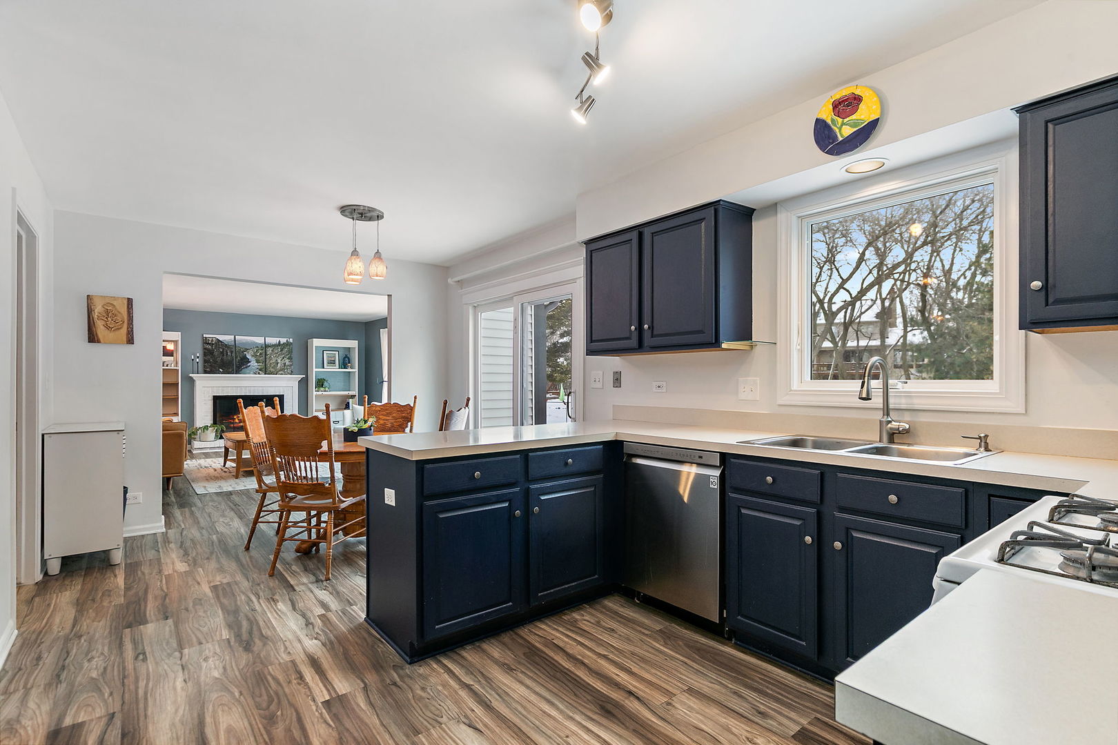 325 Stonegate Road, Algonquin, IL 60102