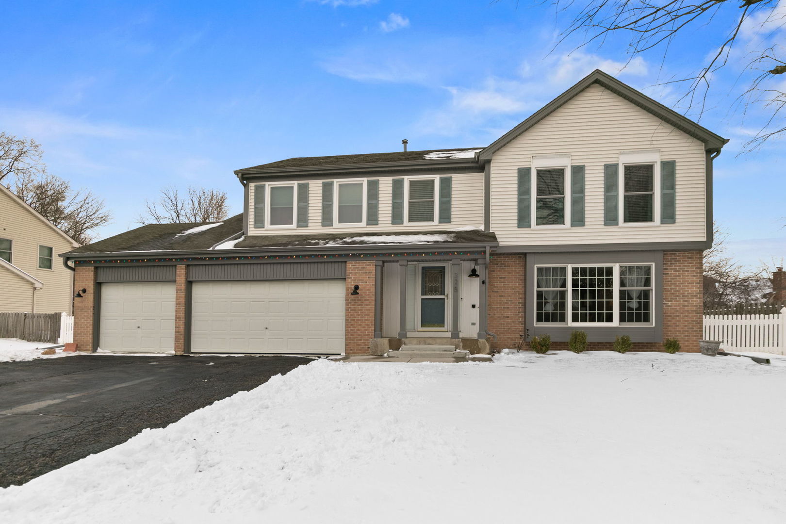 325 Stonegate Road, Algonquin, IL 60102