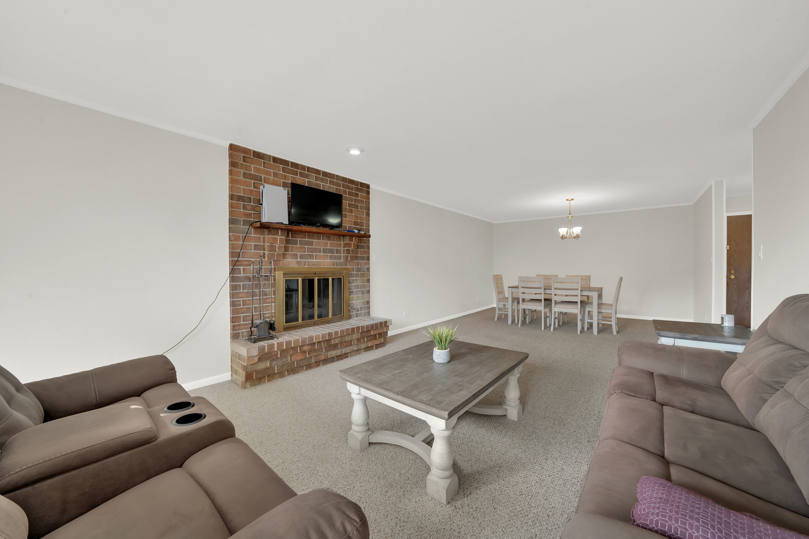 601 Lake Hinsdale Drive #301, Willowbrook, IL 60527