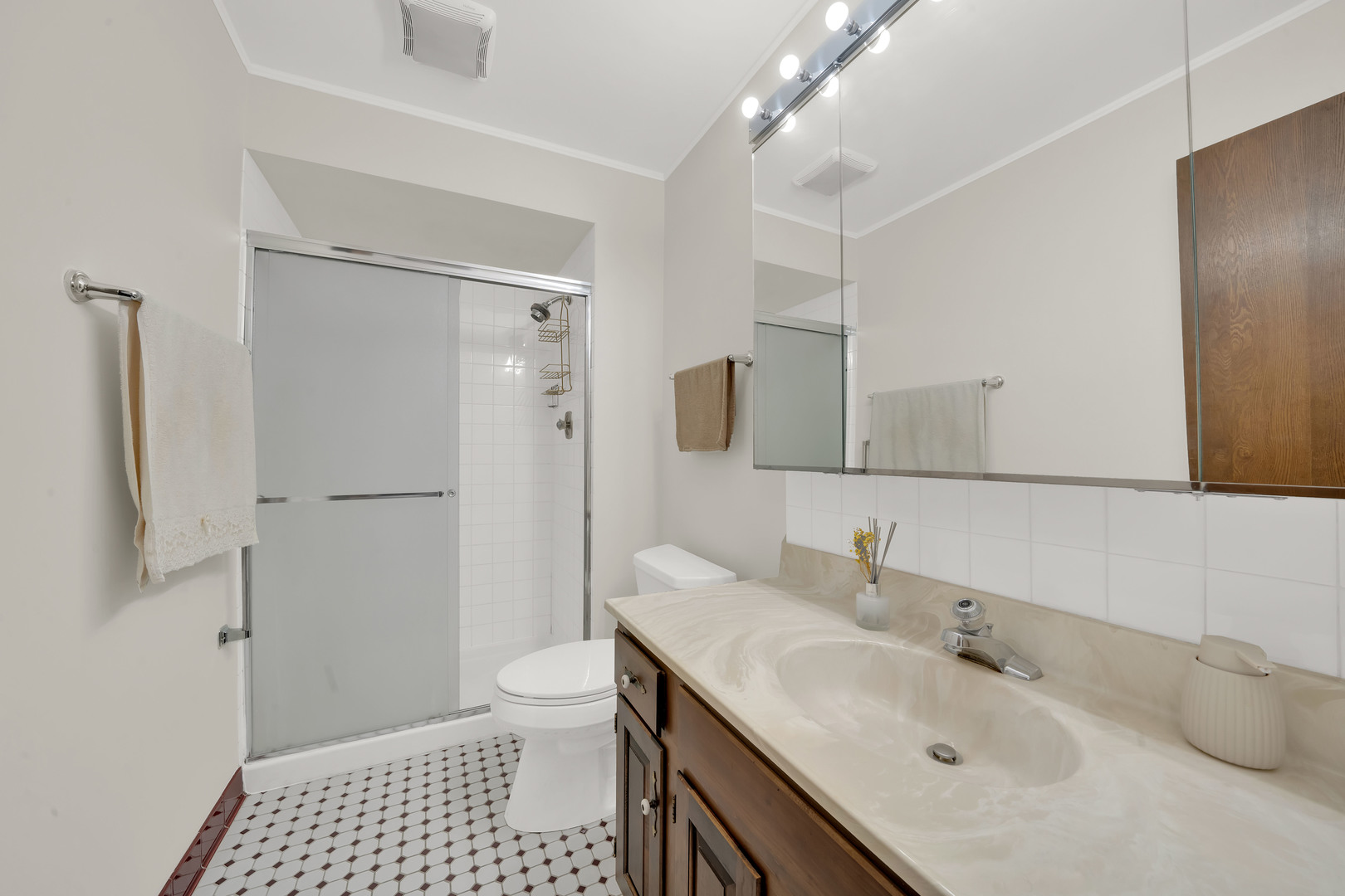 601 Lake Hinsdale Drive #301, Willowbrook, IL 60527