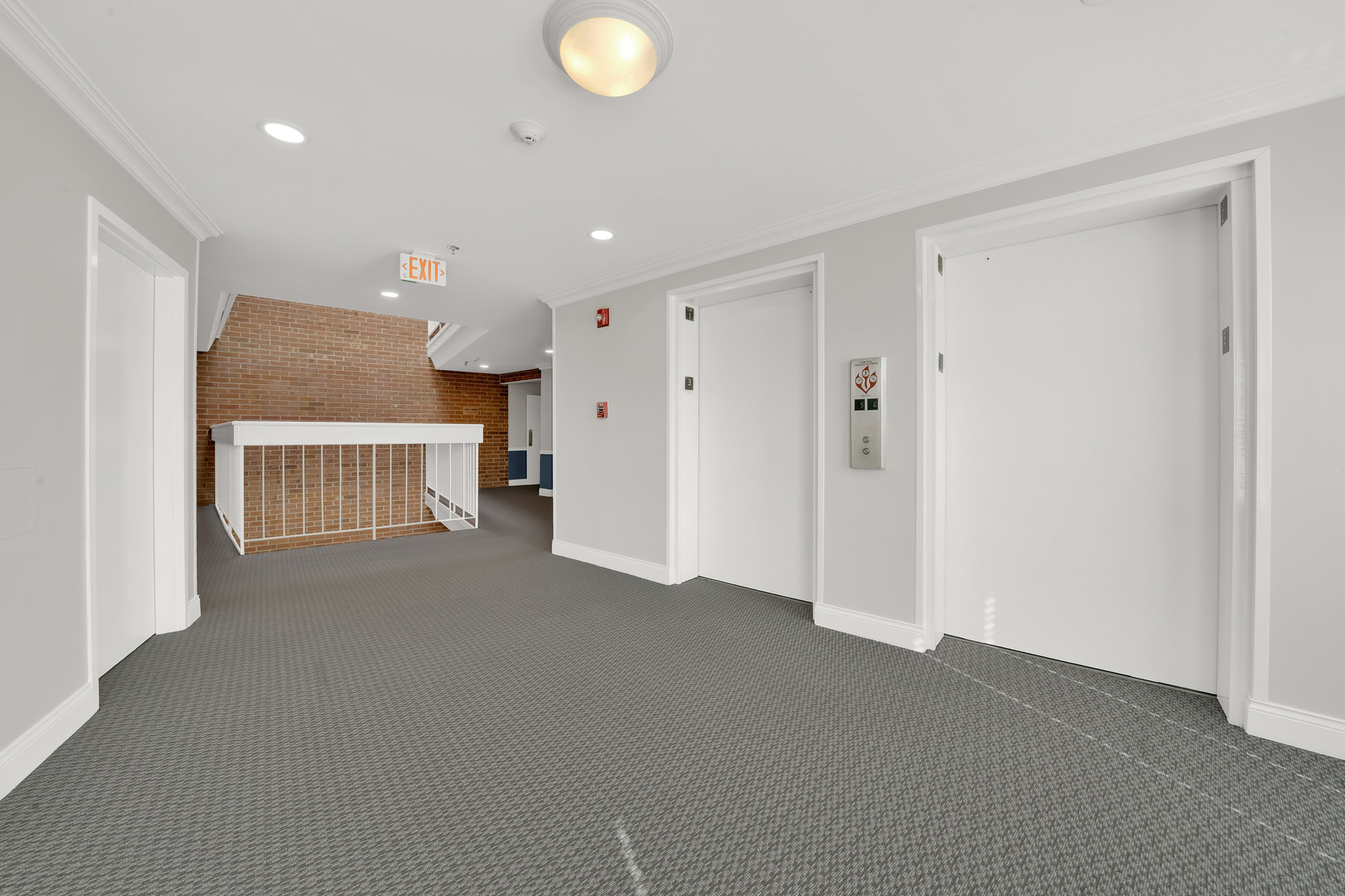 601 Lake Hinsdale Drive #301, Willowbrook, IL 60527