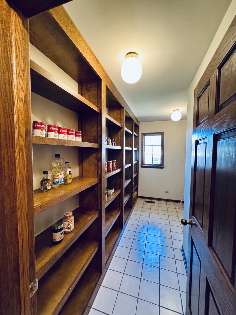 83 Oak Creek Drive, Yorkville, IL 60560