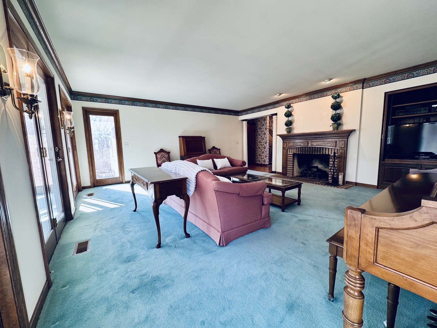 83 Oak Creek Drive, Yorkville, IL 60560