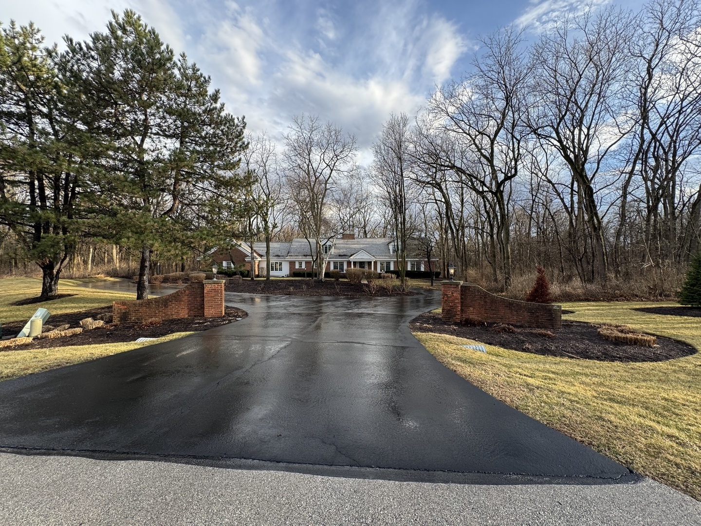 83 Oak Creek Drive, Yorkville, IL 60560