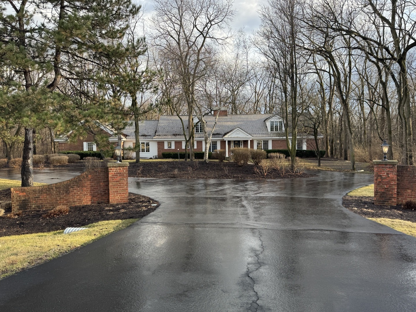 83 Oak Creek Drive, Yorkville, IL 60560