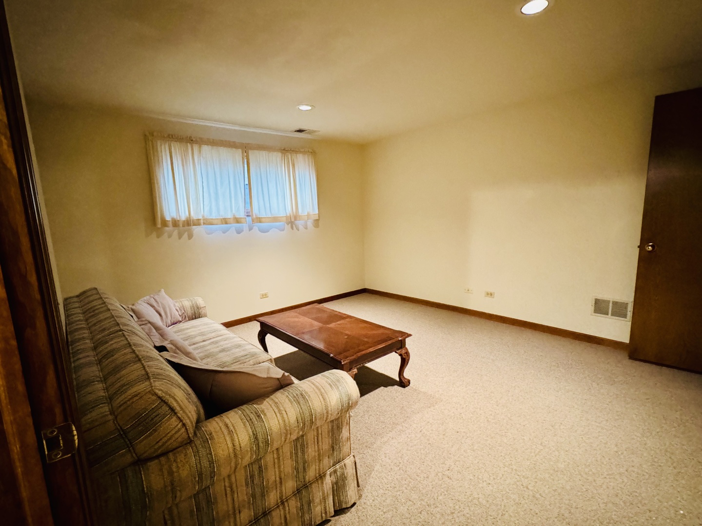 83 Oak Creek Drive, Yorkville, IL 60560