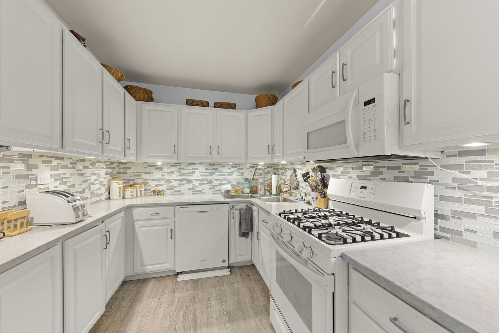 2646 N Mont Clare Avenue, Chicago, IL 60707