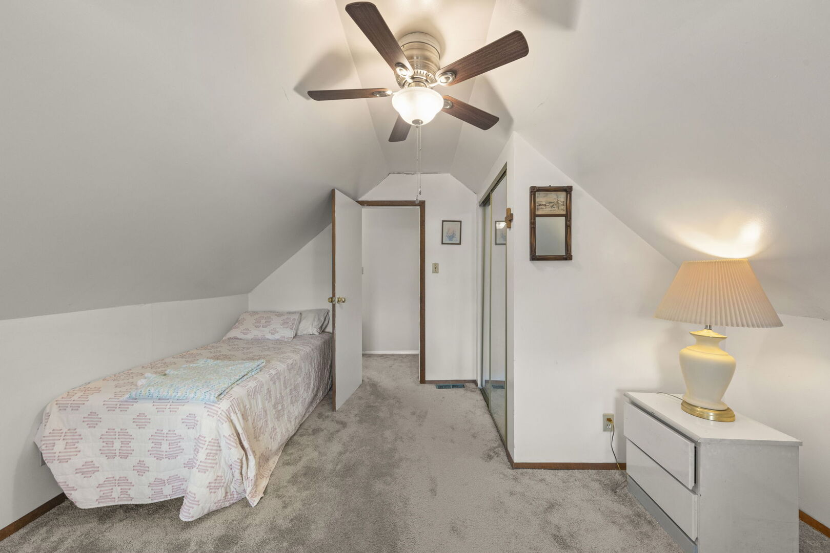 2646 N Mont Clare Avenue, Chicago, IL 60707