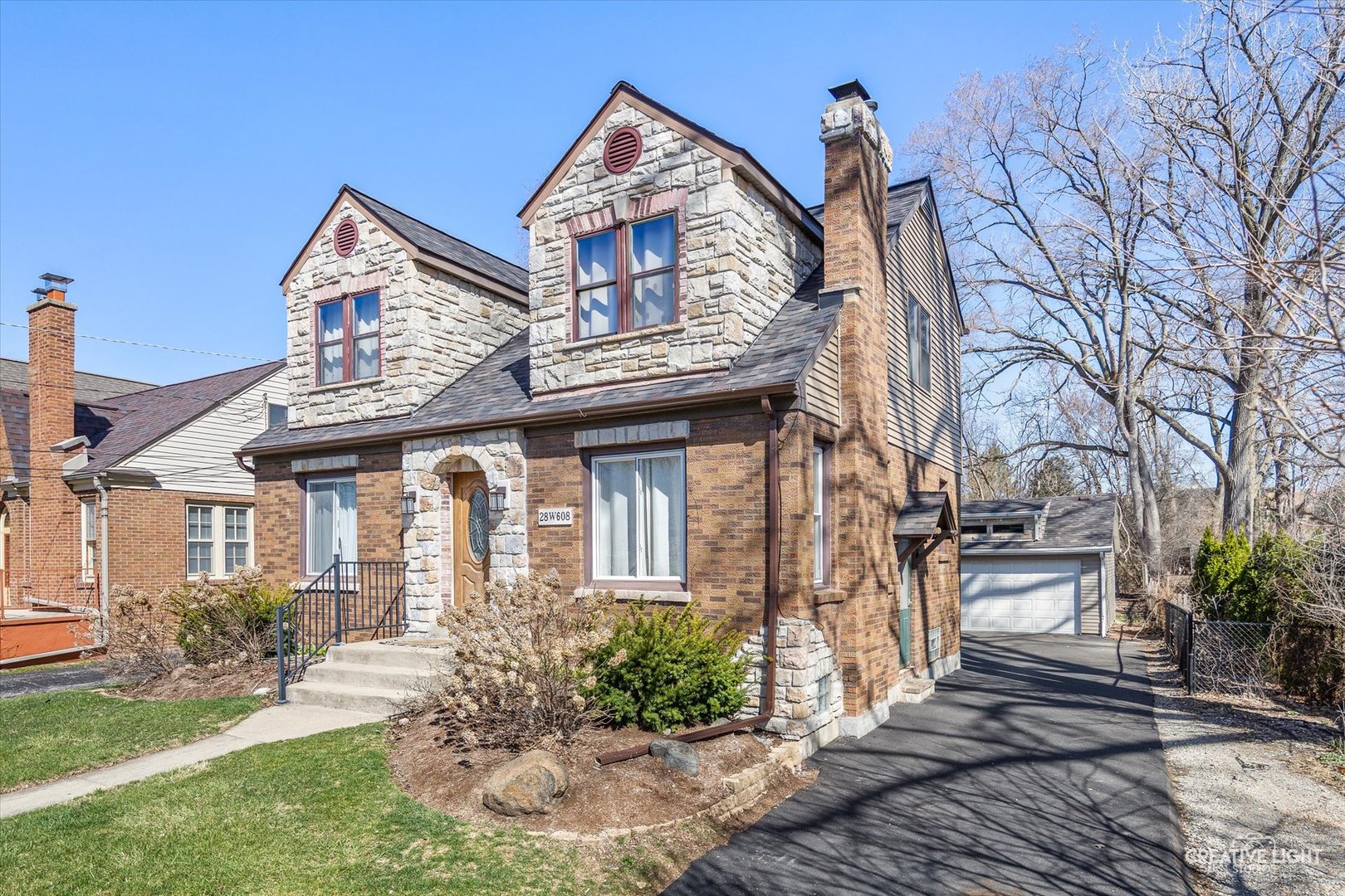 28W608 Ray Street, Warrenville, IL 60555