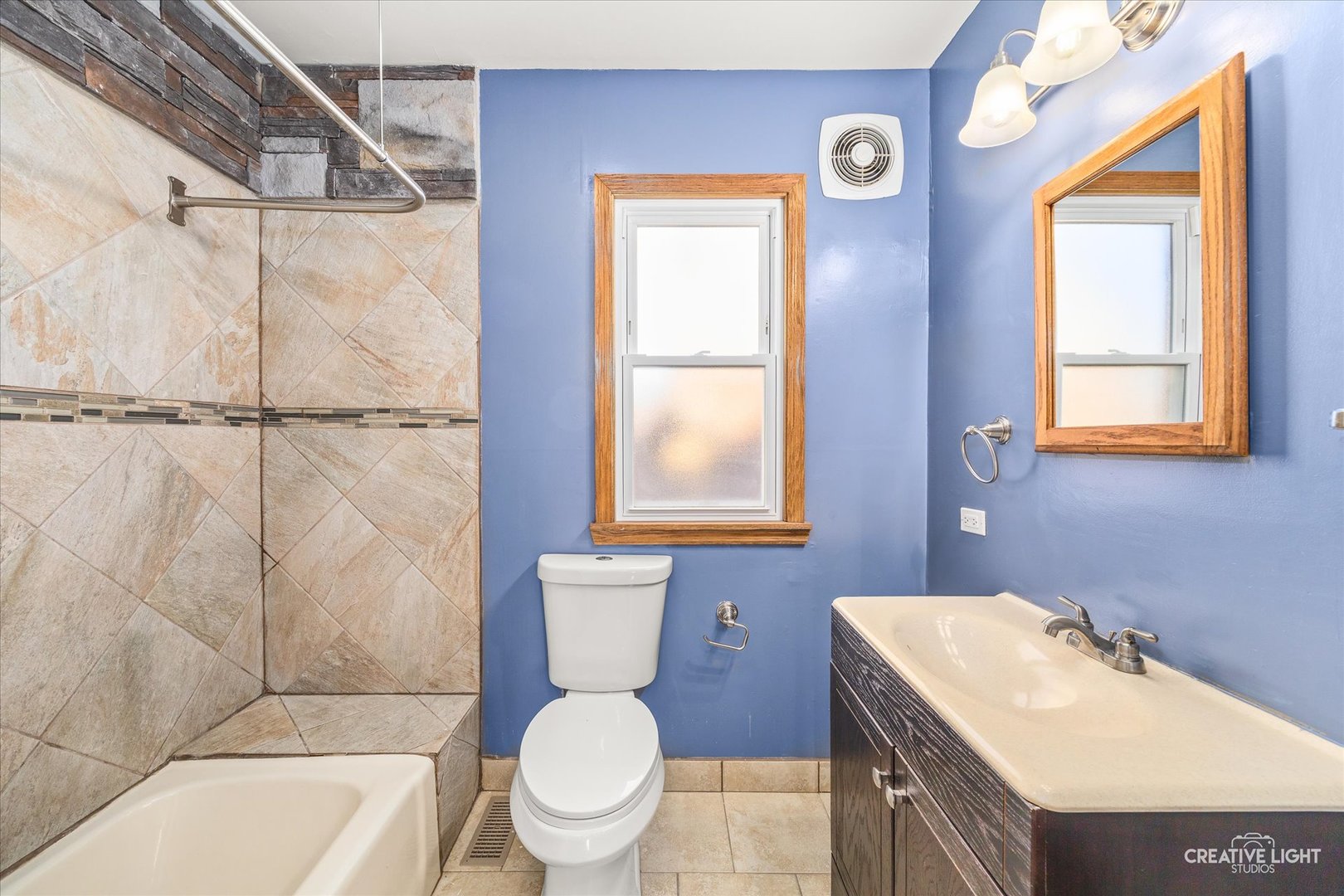 28W608 Ray Street, Warrenville, IL 60555