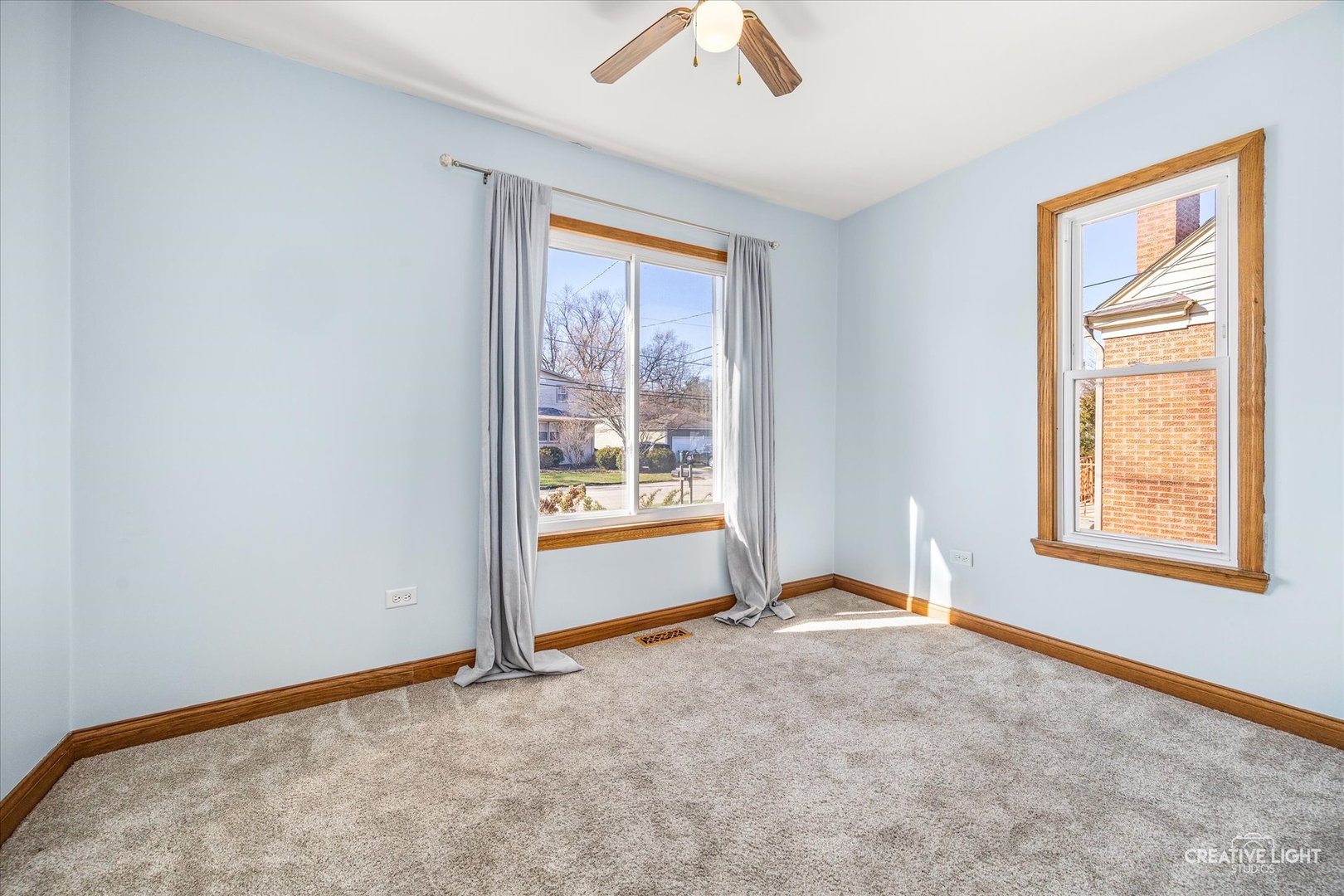 28W608 Ray Street, Warrenville, IL 60555