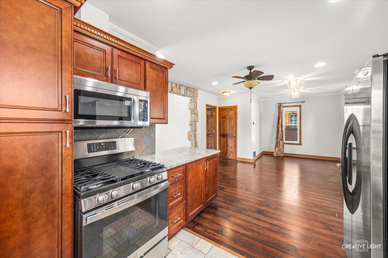 28W608 Ray Street, Warrenville, IL 60555