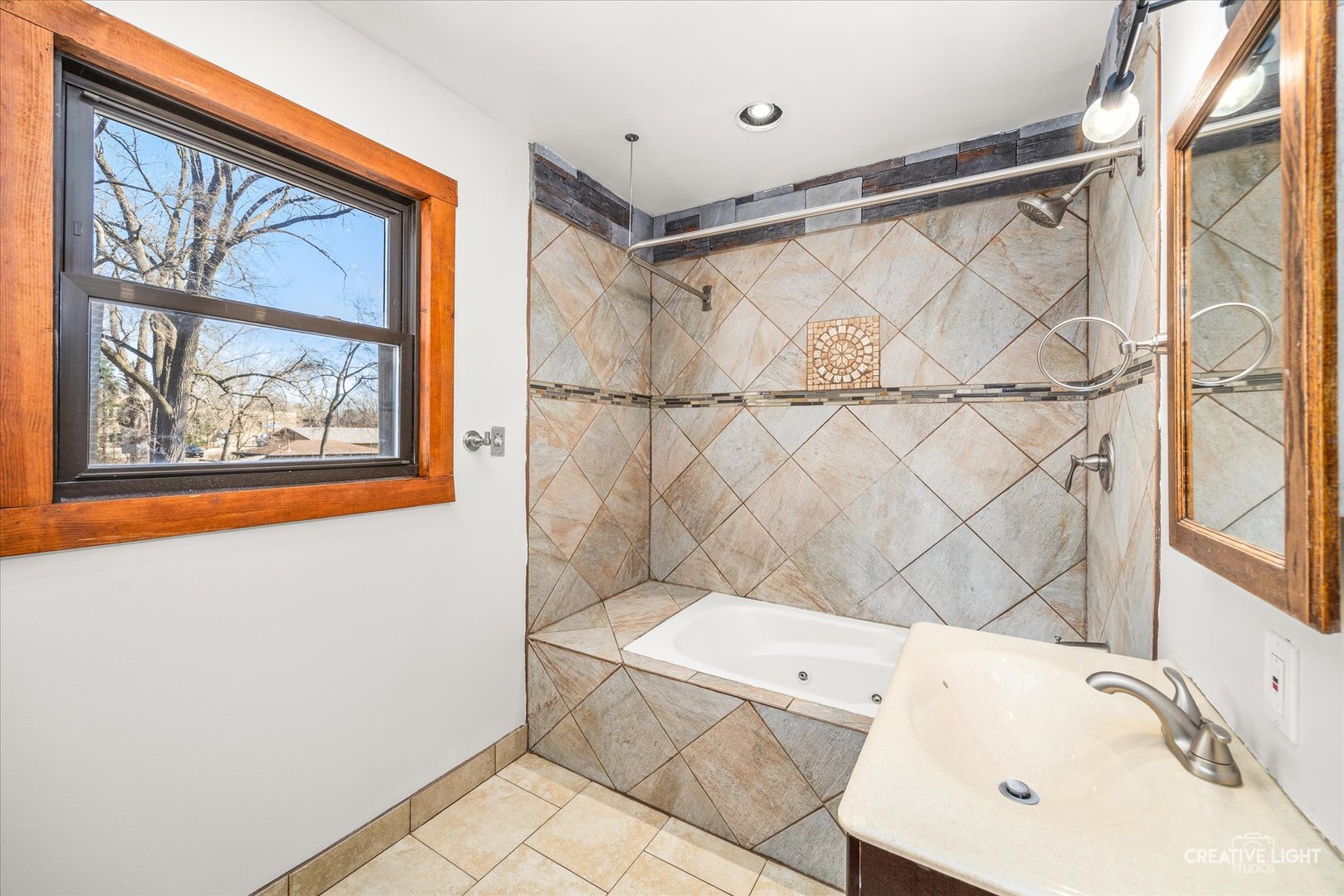 28W608 Ray Street, Warrenville, IL 60555