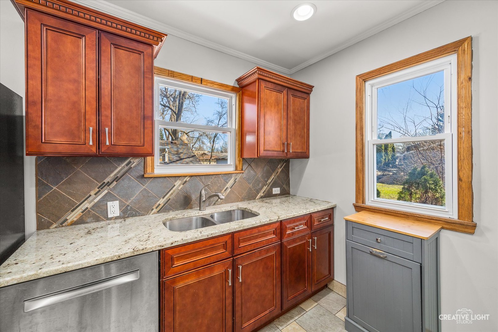 28W608 Ray Street, Warrenville, IL 60555