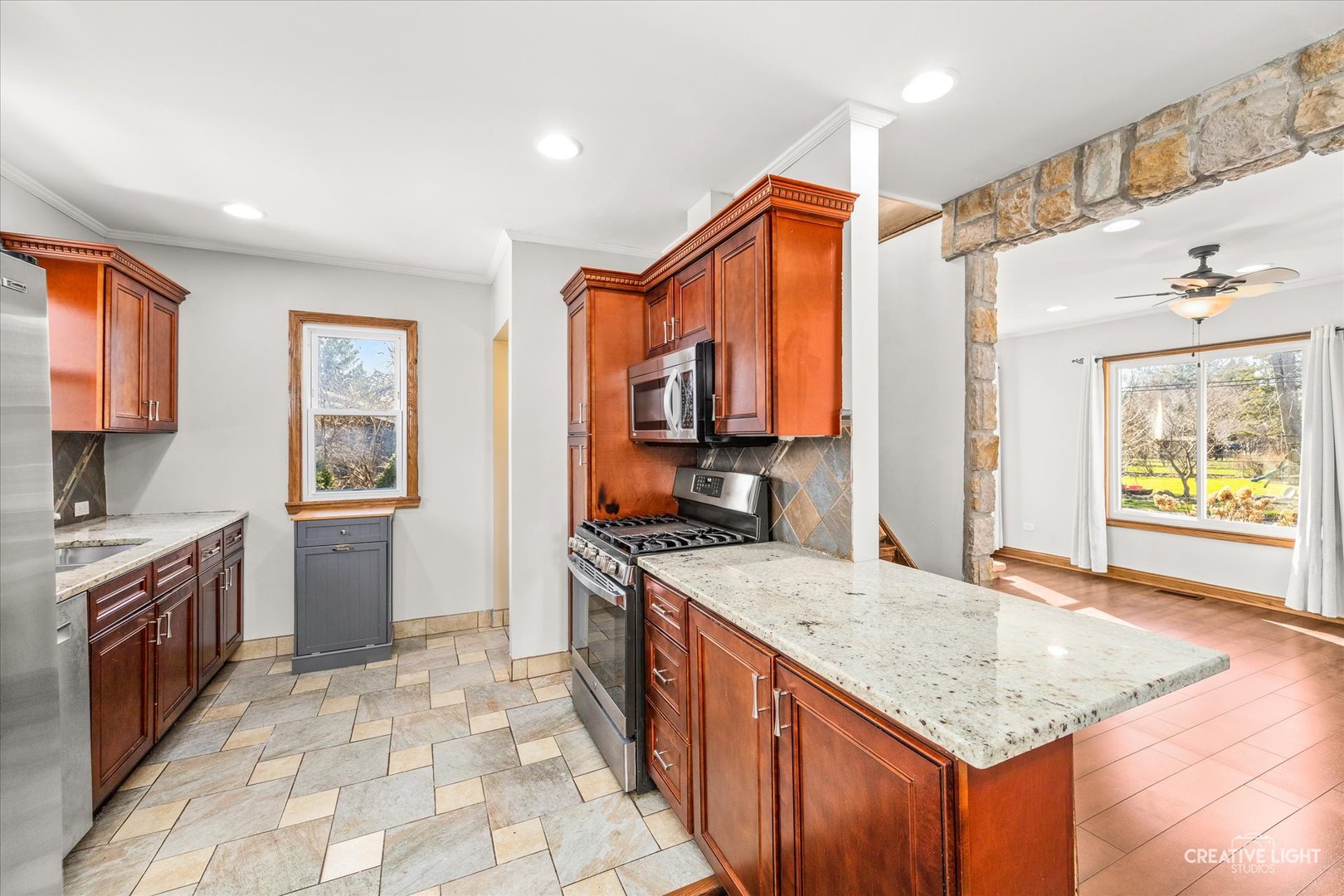 28W608 Ray Street, Warrenville, IL 60555