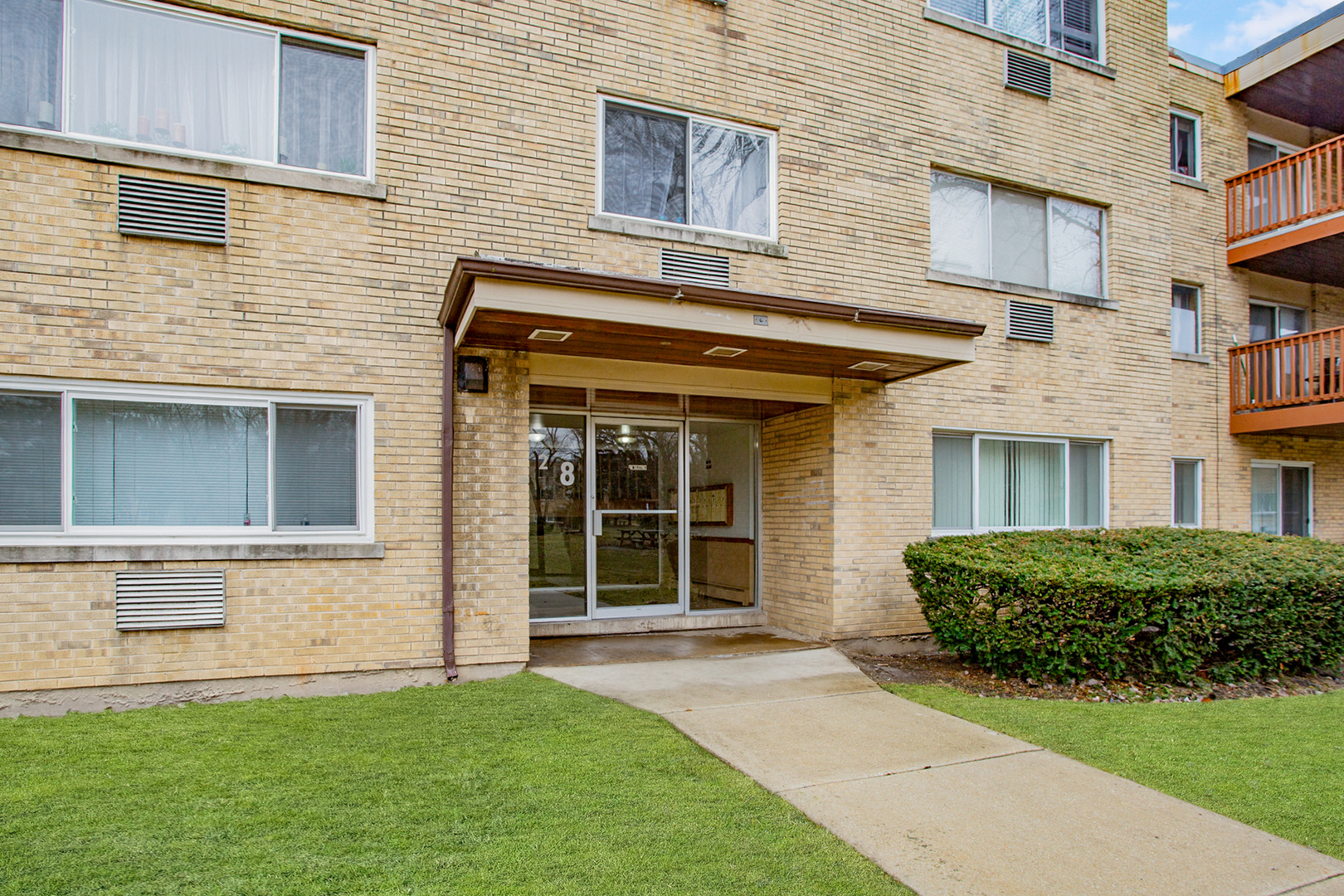 728 Dempster Street #207, Mount Prospect, IL 60056