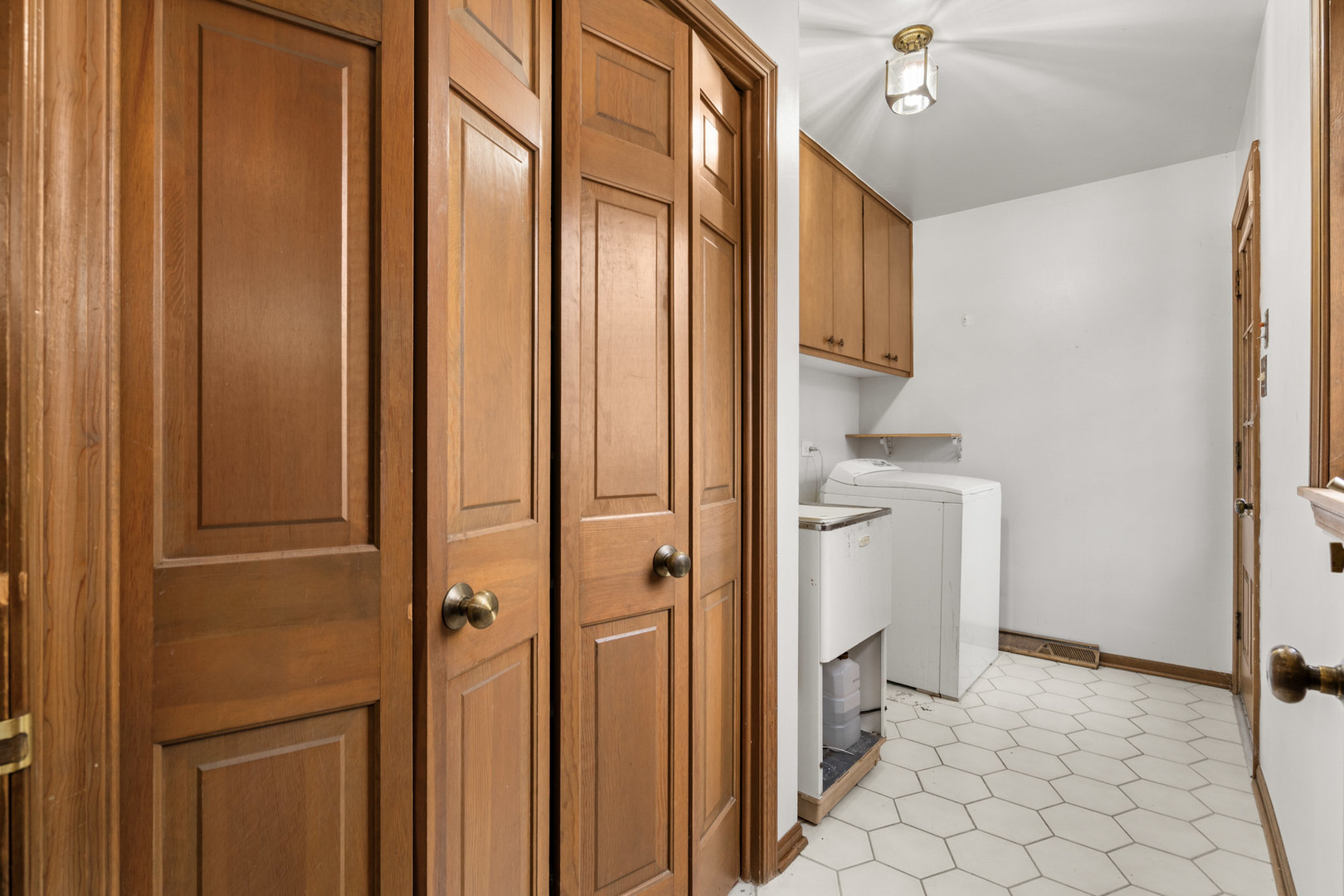 30 Strauss Lane, Olympia Fields, IL 60461