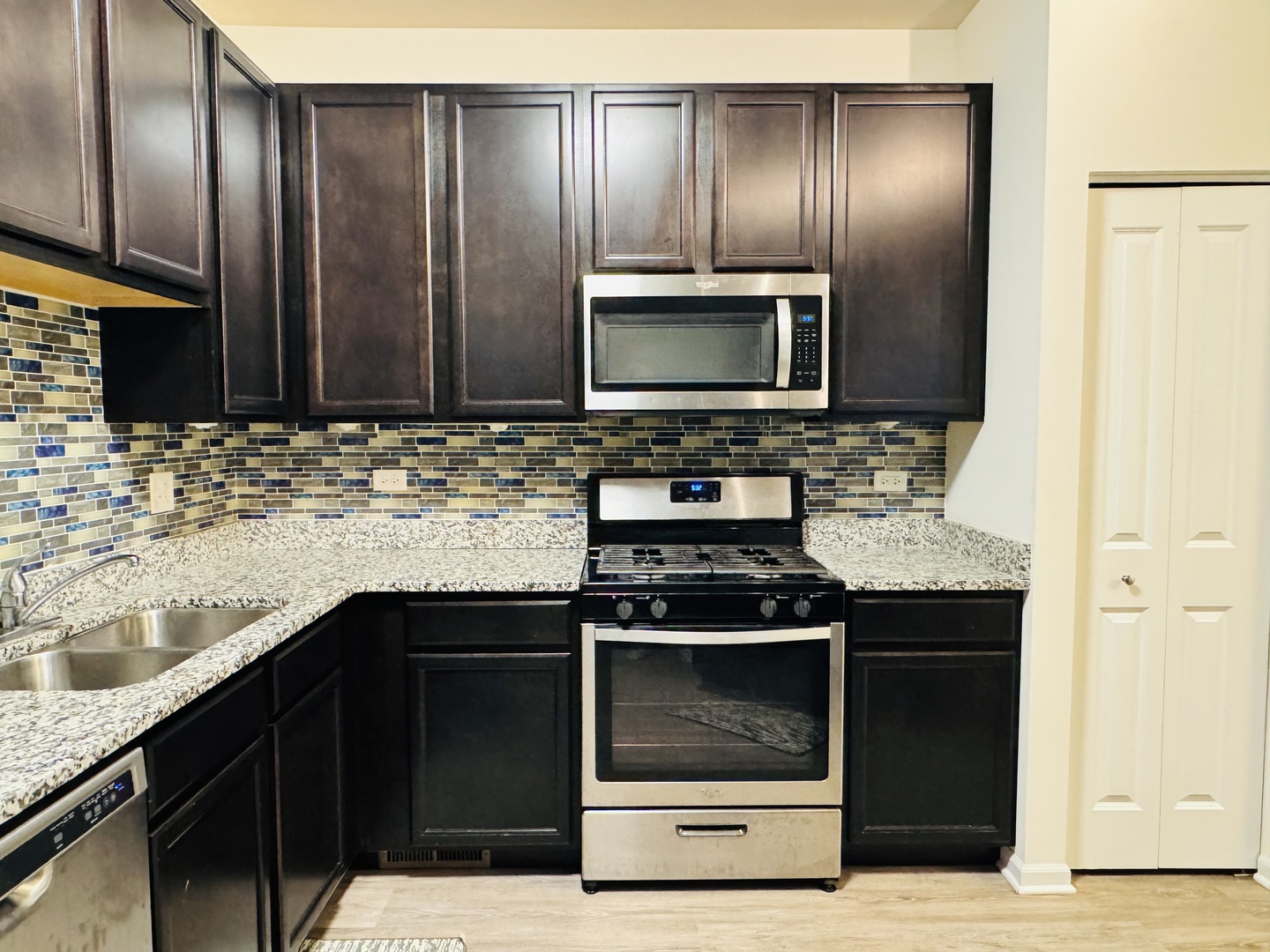 810 Four Seasons Boulevard, Aurora, IL 60504