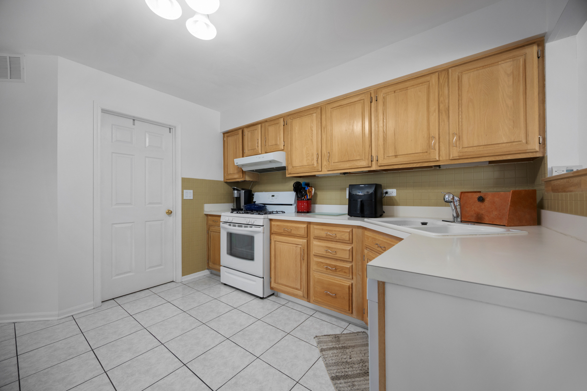 733 Clover Hill Court, Elk Grove Village, IL 60007