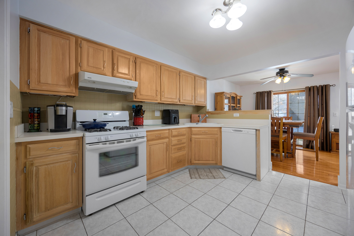 733 Clover Hill Court, Elk Grove Village, IL 60007