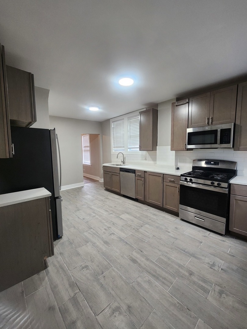 8000 S Woodlawn Avenue, Chicago, IL 60619