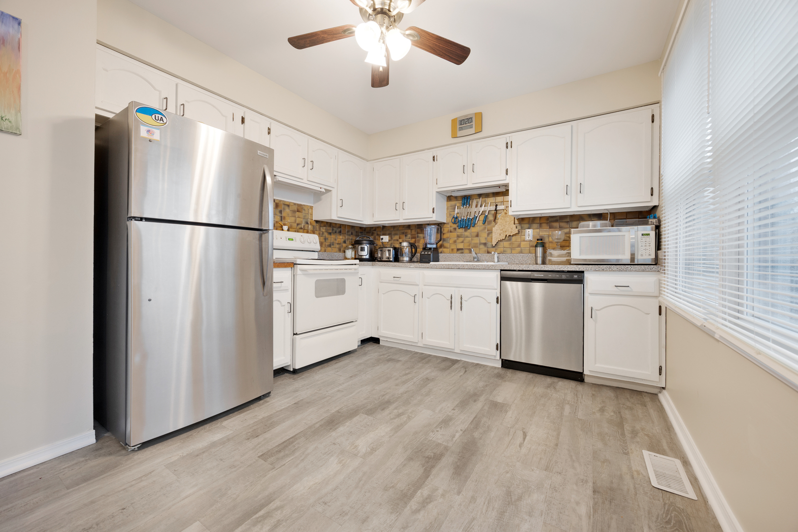 1803 Dumont Lane, Schaumburg, IL 60194