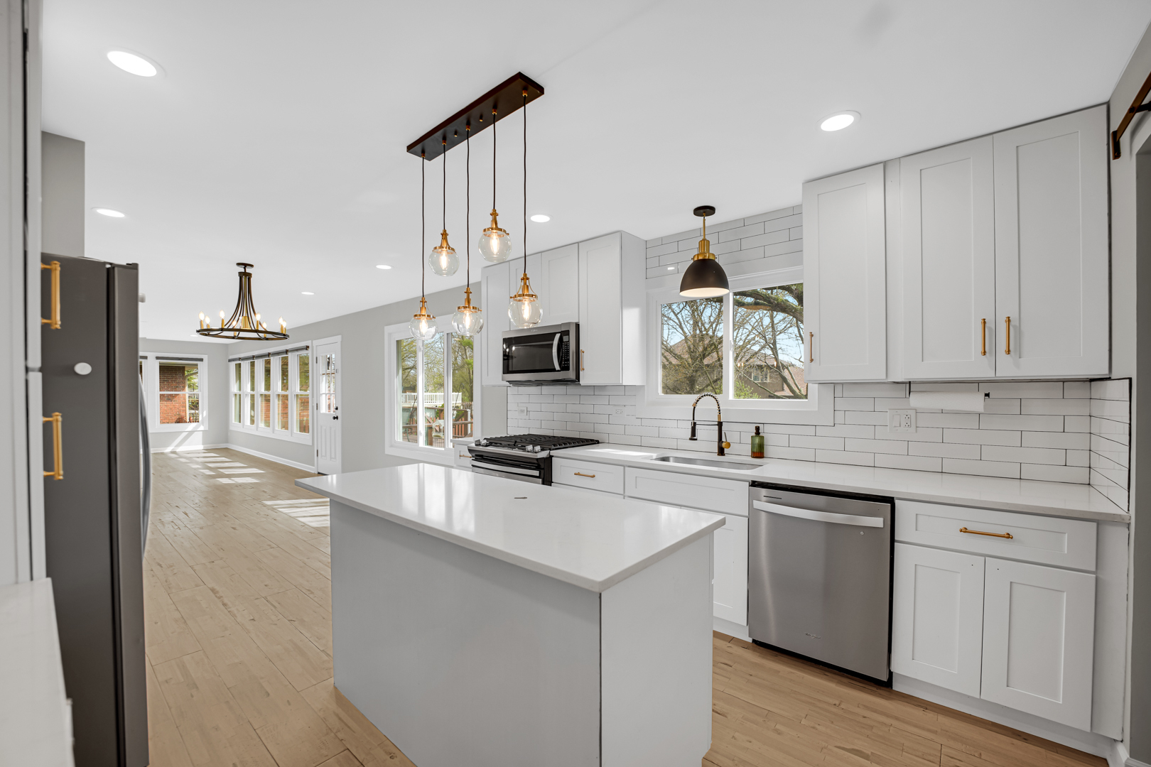 85 Larch Road, Frankfort, IL 60423