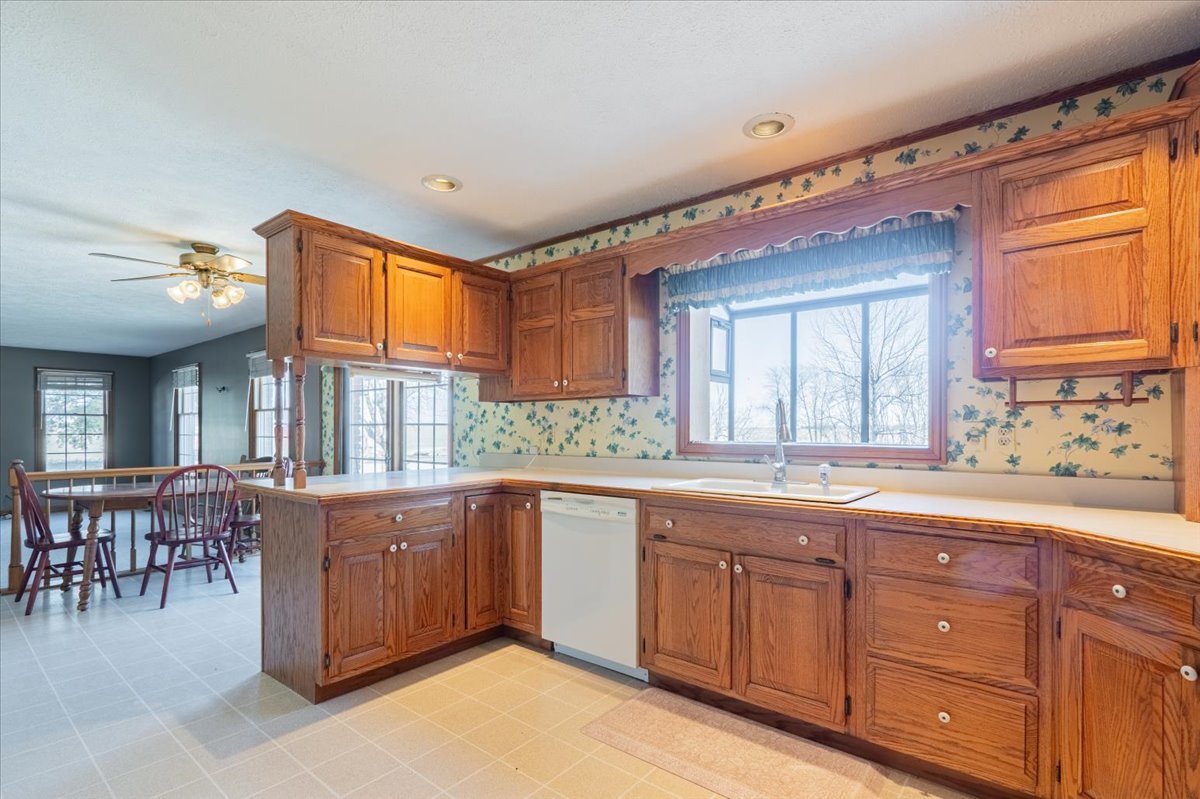 21389 N 2875 Road, Lexington, IL 61753