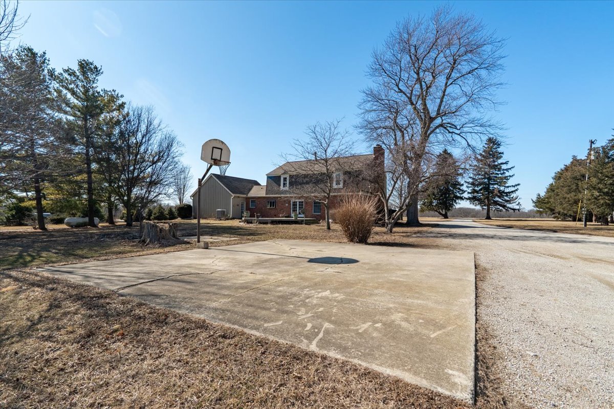 21389 N 2875 Road, Lexington, IL 61753