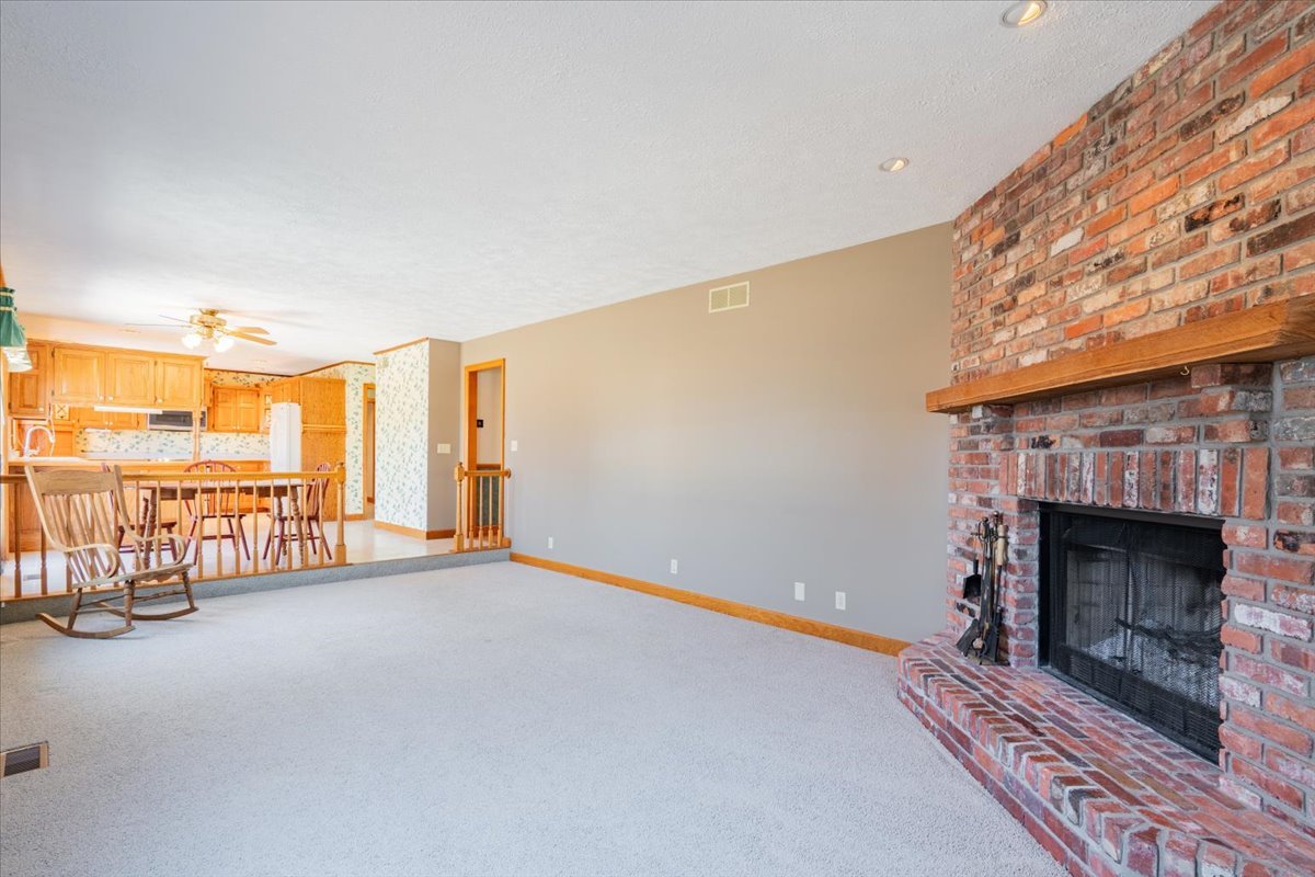 21389 N 2875 Road, Lexington, IL 61753